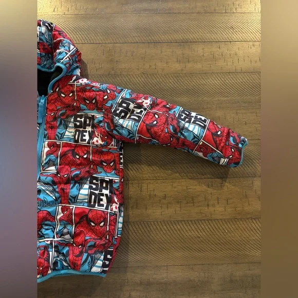 Boys Spider-Man puffer jacket! - Picture 7 of 7